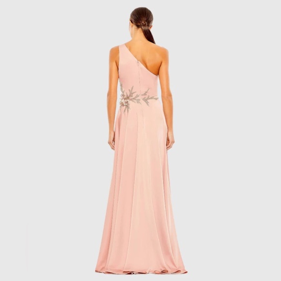 MAC DUGGAL
Embellished One Shoulder Asymetrical Gown - Picture 3 of 14